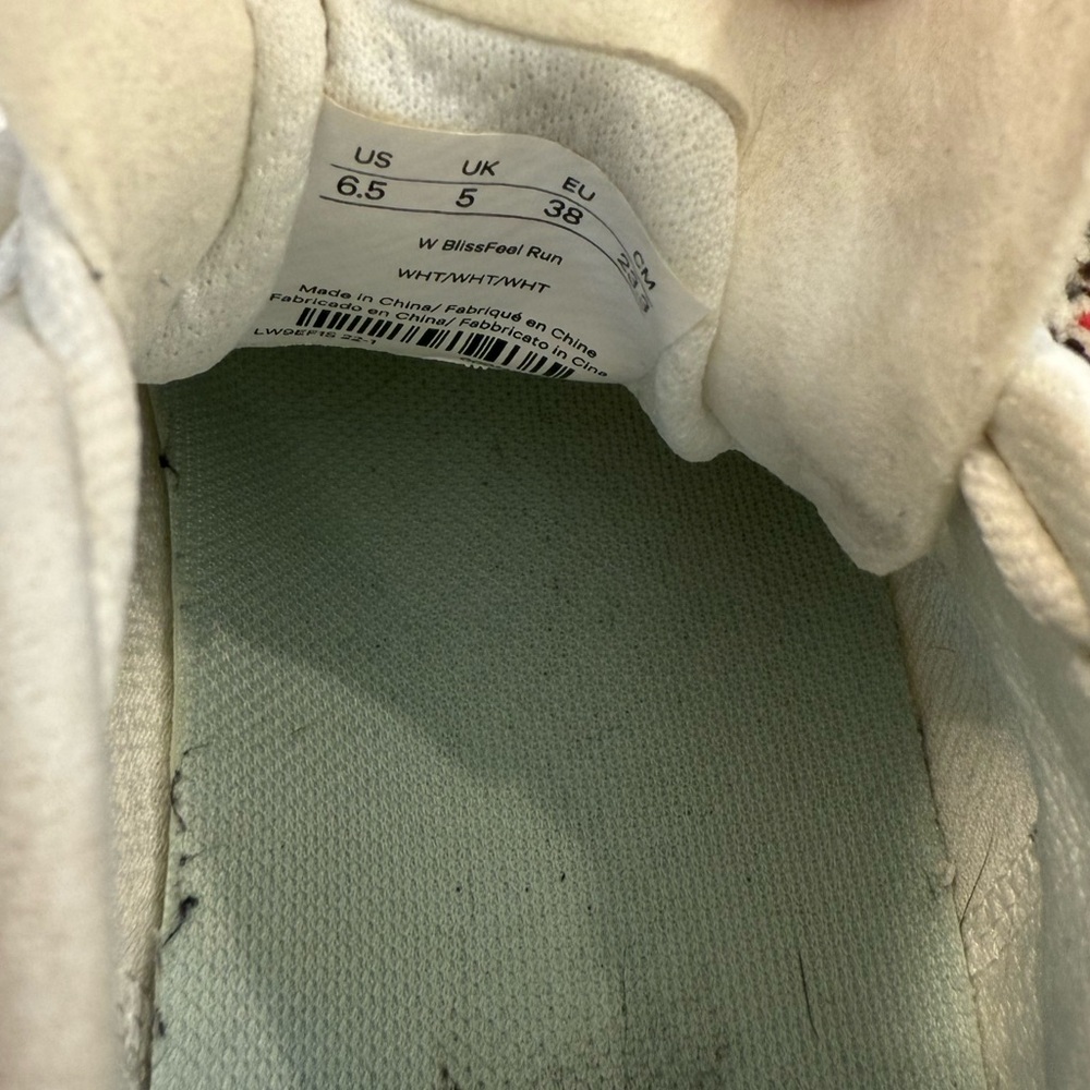 Lululemon Women's Blissfeel Running Shoe White - Picture 6 of 11